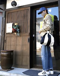 USED & VINTAGE CLOTHING STORE OVERLOCK