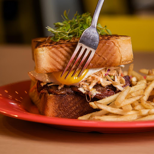 Brunchealo Cafe & Bistro Logo
