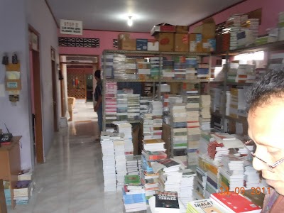 Photos of Distributor Buku Adipura