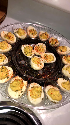 Hugs & Kisses & Soul Food Dishes LLC - Thumbnail