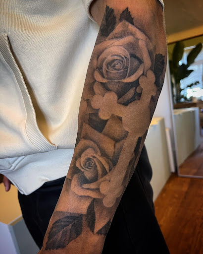 Golden Arrow Tattoo Hohenmoor