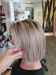 Photo n°15 de Le Salon de Clementine à Yvré-l'Évêque (Salon de coiffure)