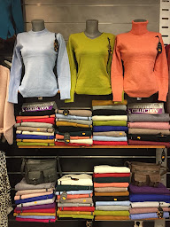 Photo n°3 de Les Couleurs D'Ines à Verneuil d'Avre et d'Iton (Magasin de vêtements pour femmes)
