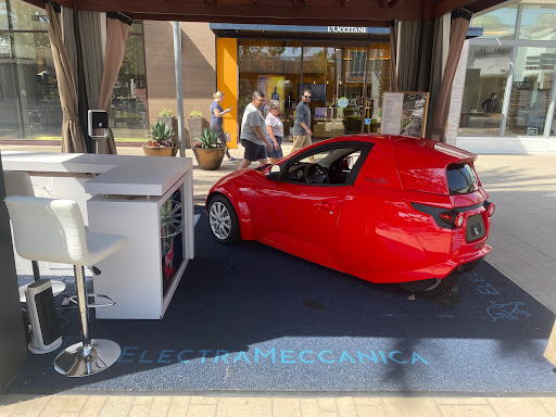 ElectraMeccanica Showroom - Thumbnail
