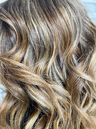 Photo n°21 de SABAB Studio & Co - SALON DE COIFFURE MULTI-TEXTURES (BOUCLES EXPERT / PERMANENTE) à Marseille (Institut de beauté)