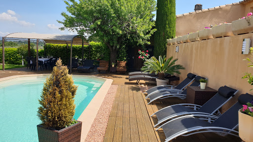 Photo de LE JARDIN D'IVANA B&B - CHAMBRES ET TABLE D'HÔTES -PISCINE CHAUFFÉE à Oppède (84580)