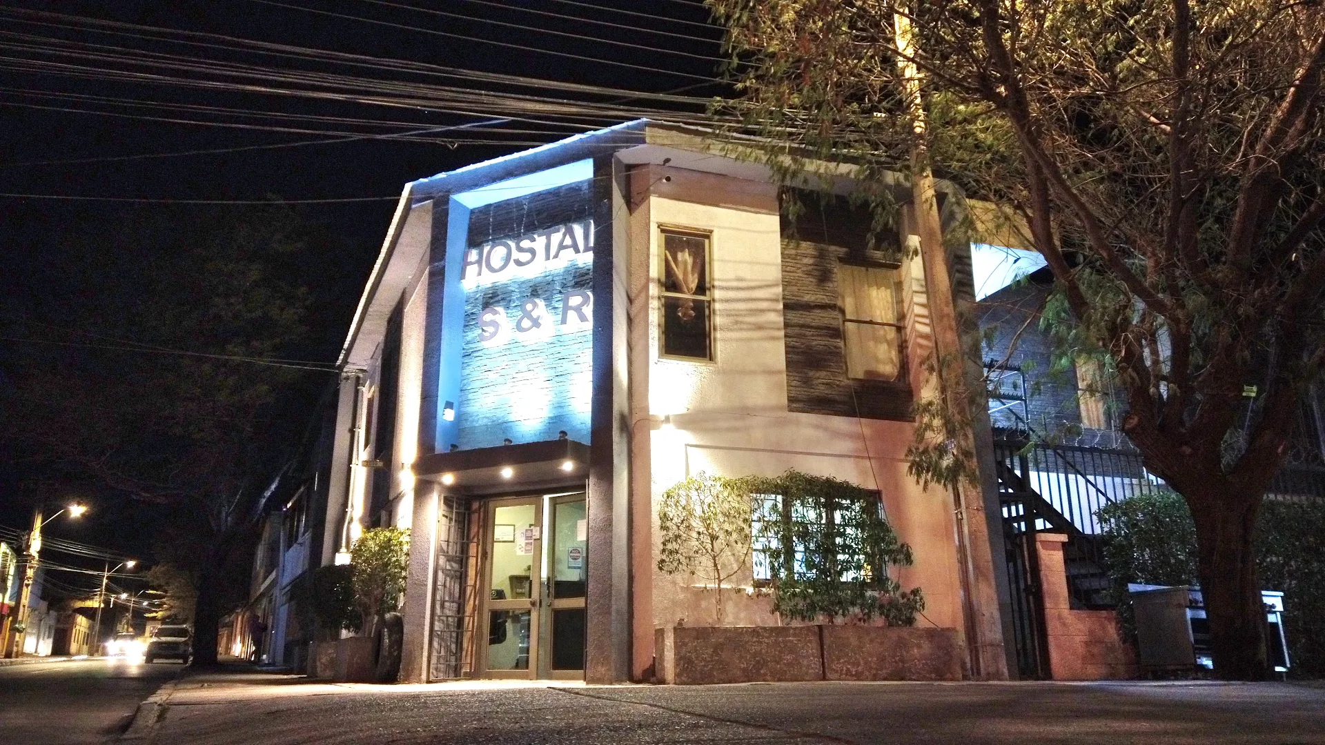Hostal S & R