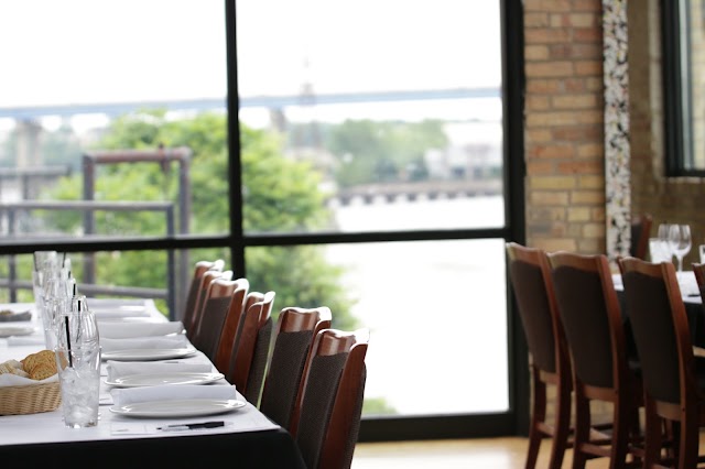 Fratellos Riverfront Restaurant