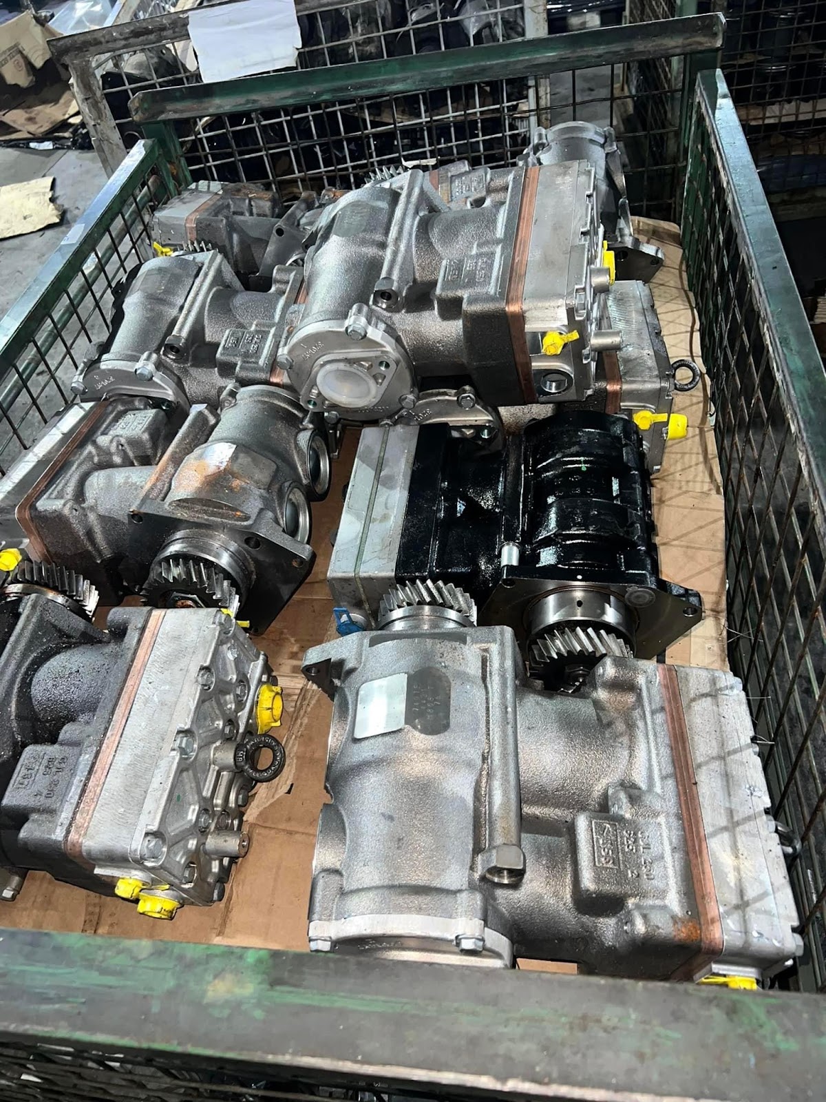 قطع غيار مستر بنز للشحنات - صورة 2