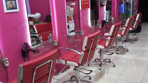 RieNa Salon