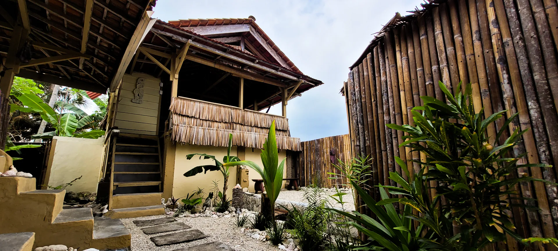 Jenny`s bamboo Surfcamp