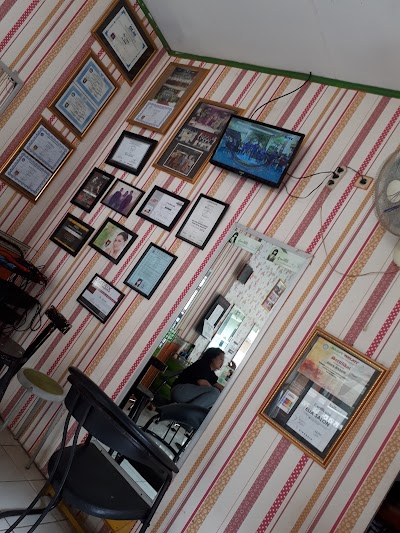Photos of Elia Salon