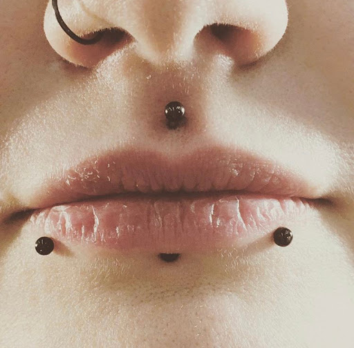 Frau Pieks - Piercingstudio Hanau - Piercing Hanau - Thumbnail