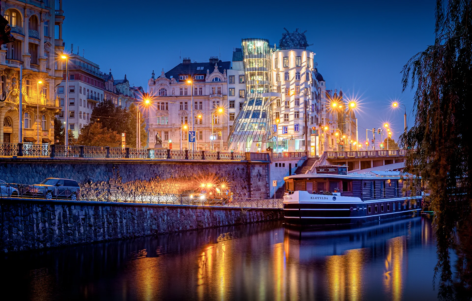Dancing House - Tančící dům hotel