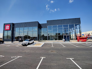 Photo n°23 de Cuir Center - Saint-Bonnet-de-Mure à Saint-Bonnet-de-Mure (Magasin d'ameublement et de décoration)