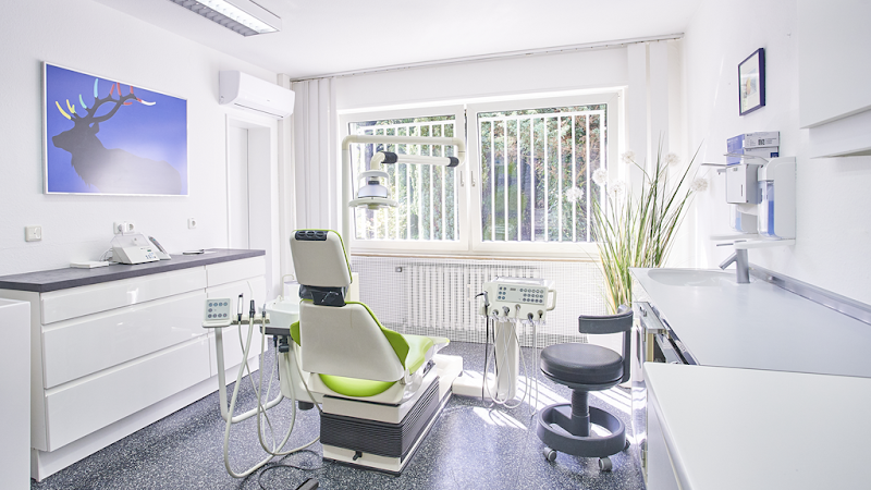 Dentist - Nawar Ghazal