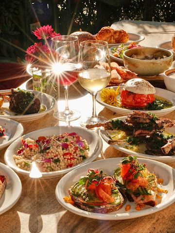 Le Great Outdoor Restaurant by null