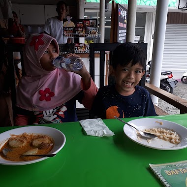 Lontong Sayur & Nasi Uduk Medan Bu Susi, Author: Maisarah Harun