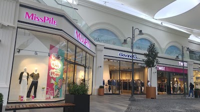 Photos of Viaport Shopping Center