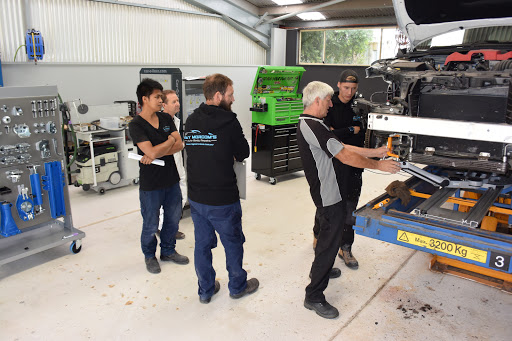 Ray Morcoms Auto Body Repairs - Thumbnail