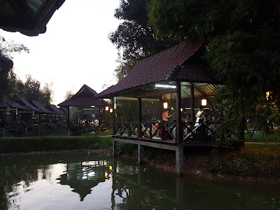 Photos of Phoyphailin Guesthouse,restaurant,karaoke & Nightclub