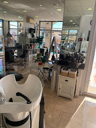 Photo n°9 de Salon de Beauté Corine à Sausset-les-Pins (Salon de coiffure)