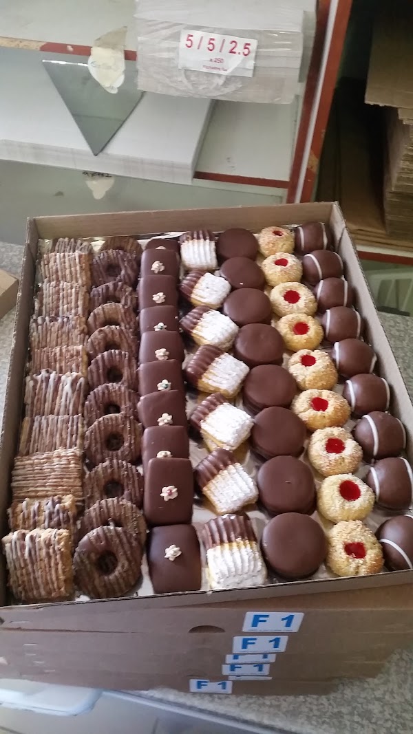 Upper Crust Bakery, + 27 11 854 3555, Shop 1, LTA Plaza, 81 Rose Ave