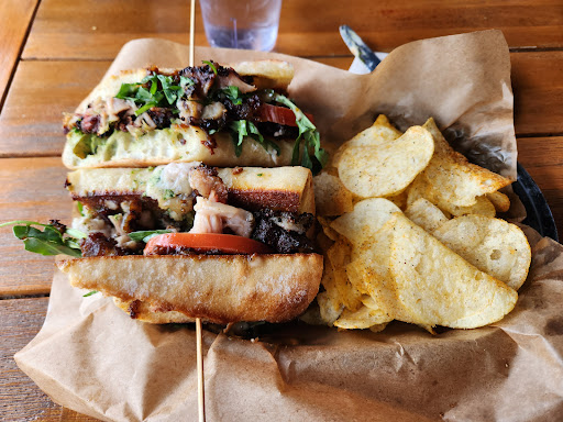 Ivar's River Pub - Visual