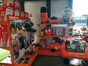 Photo n°13 de LAMBERT MOTOCULTURE - MONTLIEU LA GARDE - HUSQVARNA à Montlieu-la-Garde (Atelier de réparation de tracteurs)