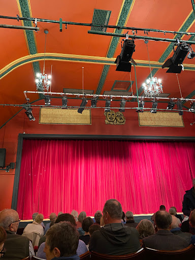 Manor Pavilion Theatre Logo