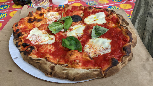 Pie's On Wheels Traveling Pizzeria Logo