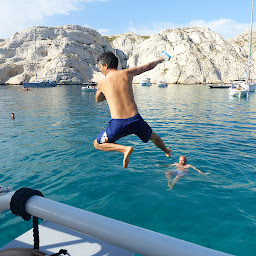 Photo n°10 de Localanque : Location bateaux Marseille à Marseille (Entreprise de pompes funèbres)