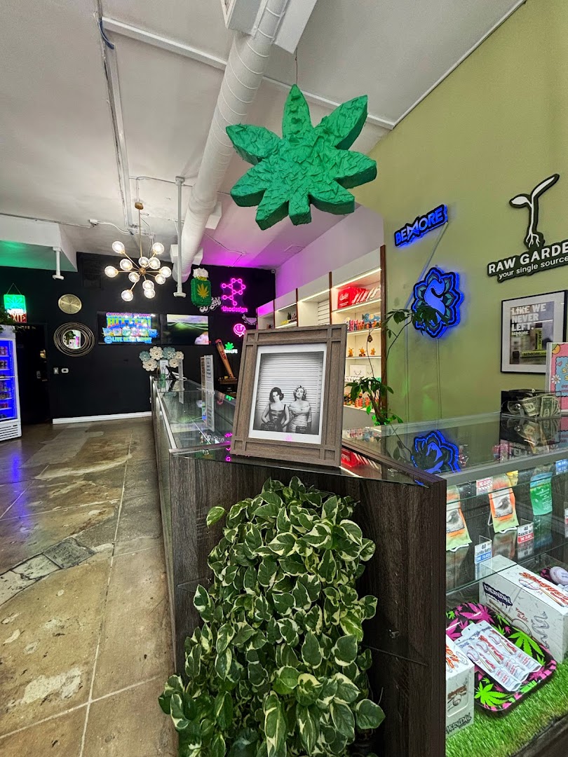 4Twenty Market Weed Dispensary West Hollywood photo 3