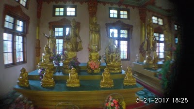 Photos of Htoo Chin Phoo Like Reliqllary