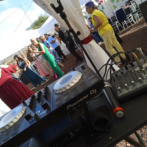 DISC jOCKEY Eduardo Sanchez