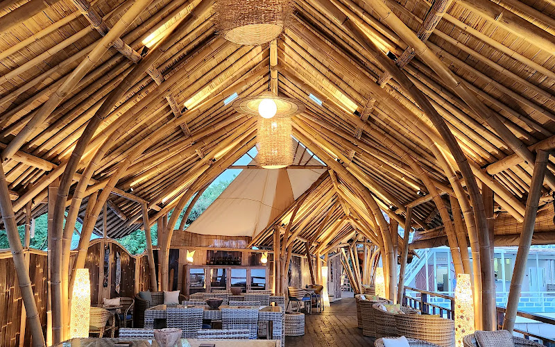 Hakuna Matata Restaurant & Sky Bar