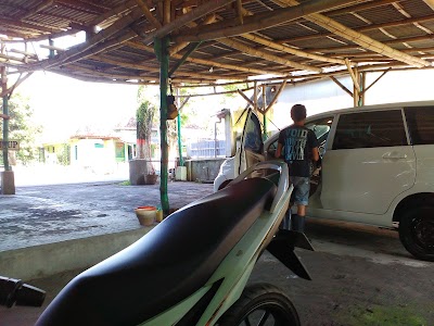 Photos of Persewaan Mobil & Cuci Salju Yanu