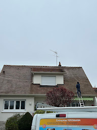 Photo n°19 de Entreprise KIRSMANN : Ravalement peinture 91 Nettoyage et Traitement Anti-mousse De Toiture en Essonne à Saint-Michel-sur-Orge (Couvreur)