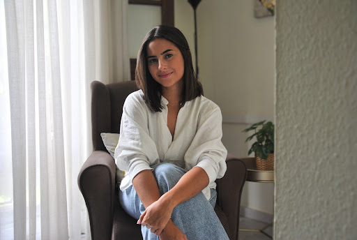 Laura Cabello, Psicóloga