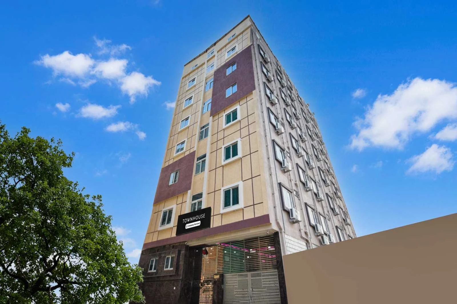 Super Townhouse Kokapet Near GAR