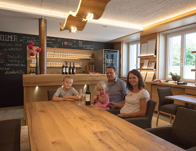Weingut Hellmer Obere Marktstraße 46, 3481 Fels am Wagram, Österreich