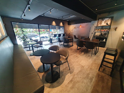 山海What’s Life Coffee Roasters（最多四位入內及保持低聲細語勿大聲交談）