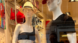 Photo n°2 de Kiwi Saint-Tropez | Paris Passy à Paris (Magasin)