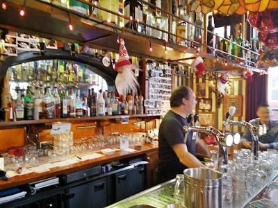 Photos of Caf&eacute; Lowietje