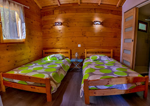 Photo n°1 de Les Chalets de la Gazonne à Sauveterre-de-Rouergue (Chalet)