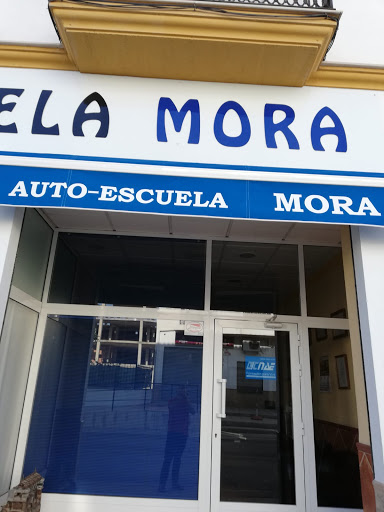 AUTO-ESCUELA MORA Logo