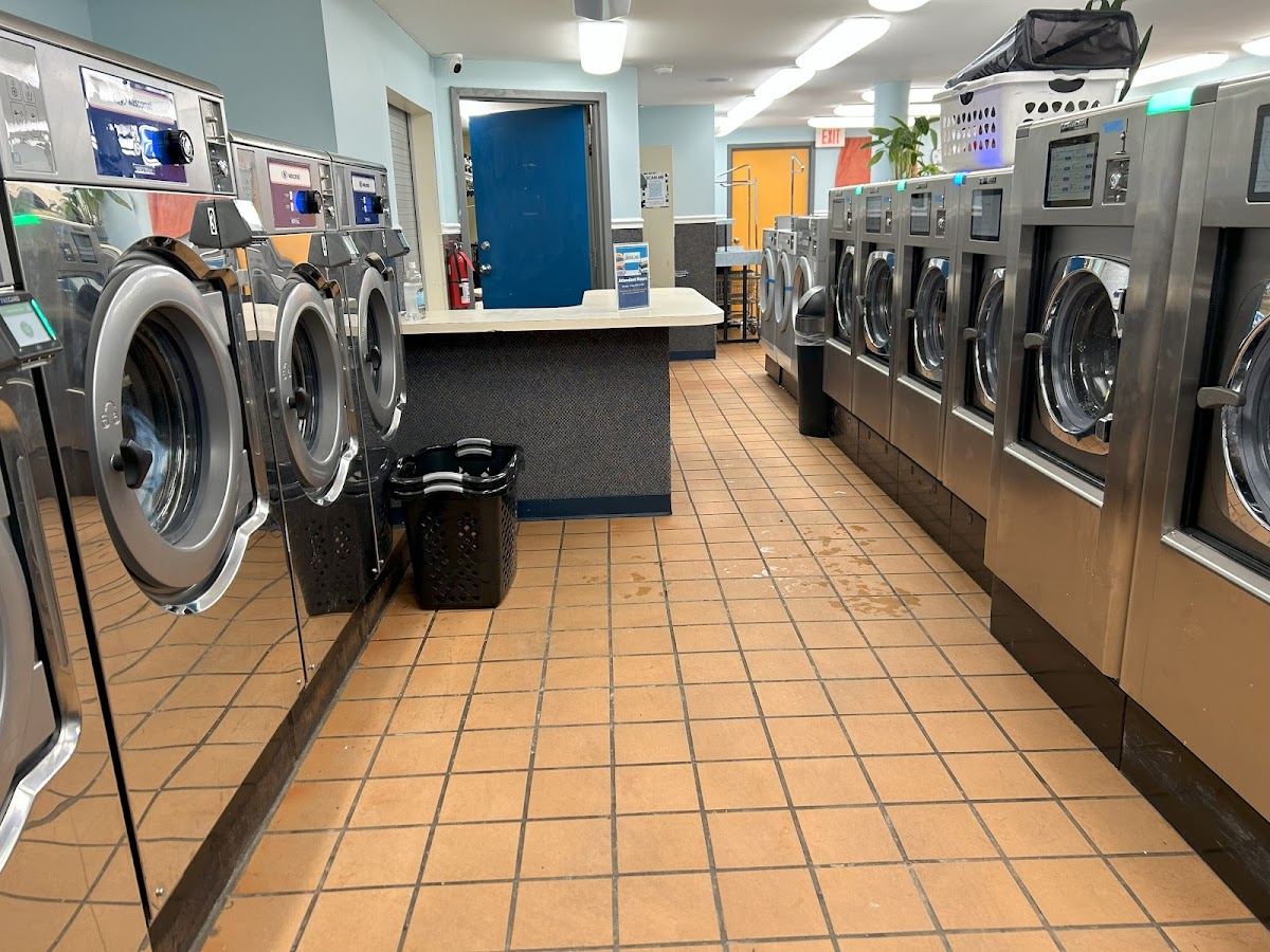 Maine Street Laundromat Scarborough storefront and entrance in Saco