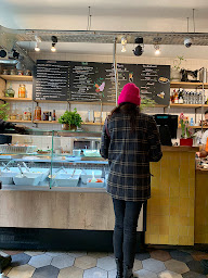 Photo n°13 de Chez Les Deux Amis Lahmacun à Paris (Restaurant végétarien)