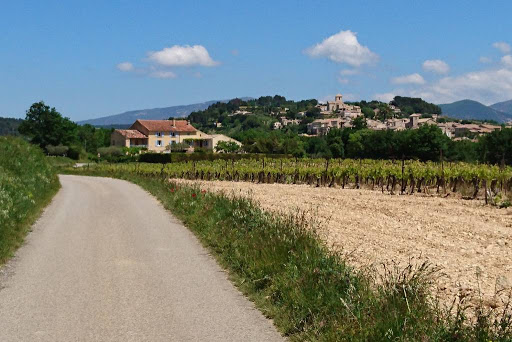 Photo de Bastide Saint Jacques: Gîtes avec piscine et spa dans la Drôme Provençales, randonnée aquatique, proche Nyons et Mont Ventoux