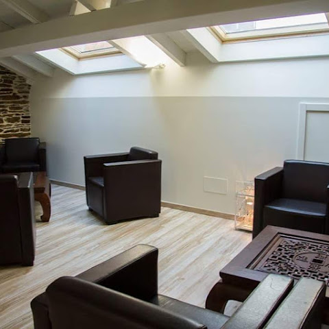 Hostel Cross by null